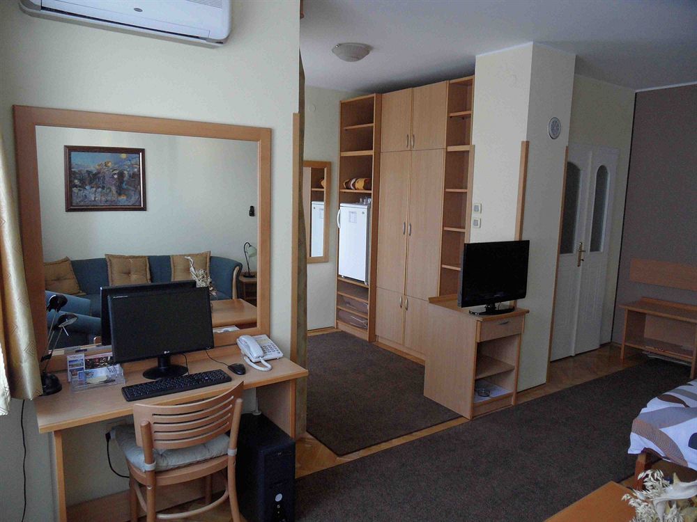 Voyager Bed & Breakfast Novi Sad Ngoại thất bức ảnh